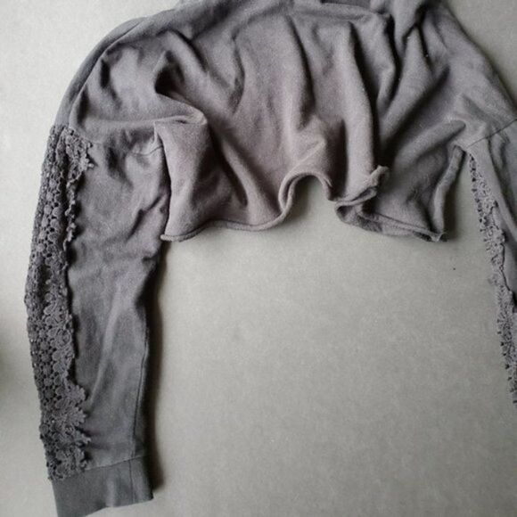 Forever 21 black cropped hooded sweatshirt - Picture 4 of 8